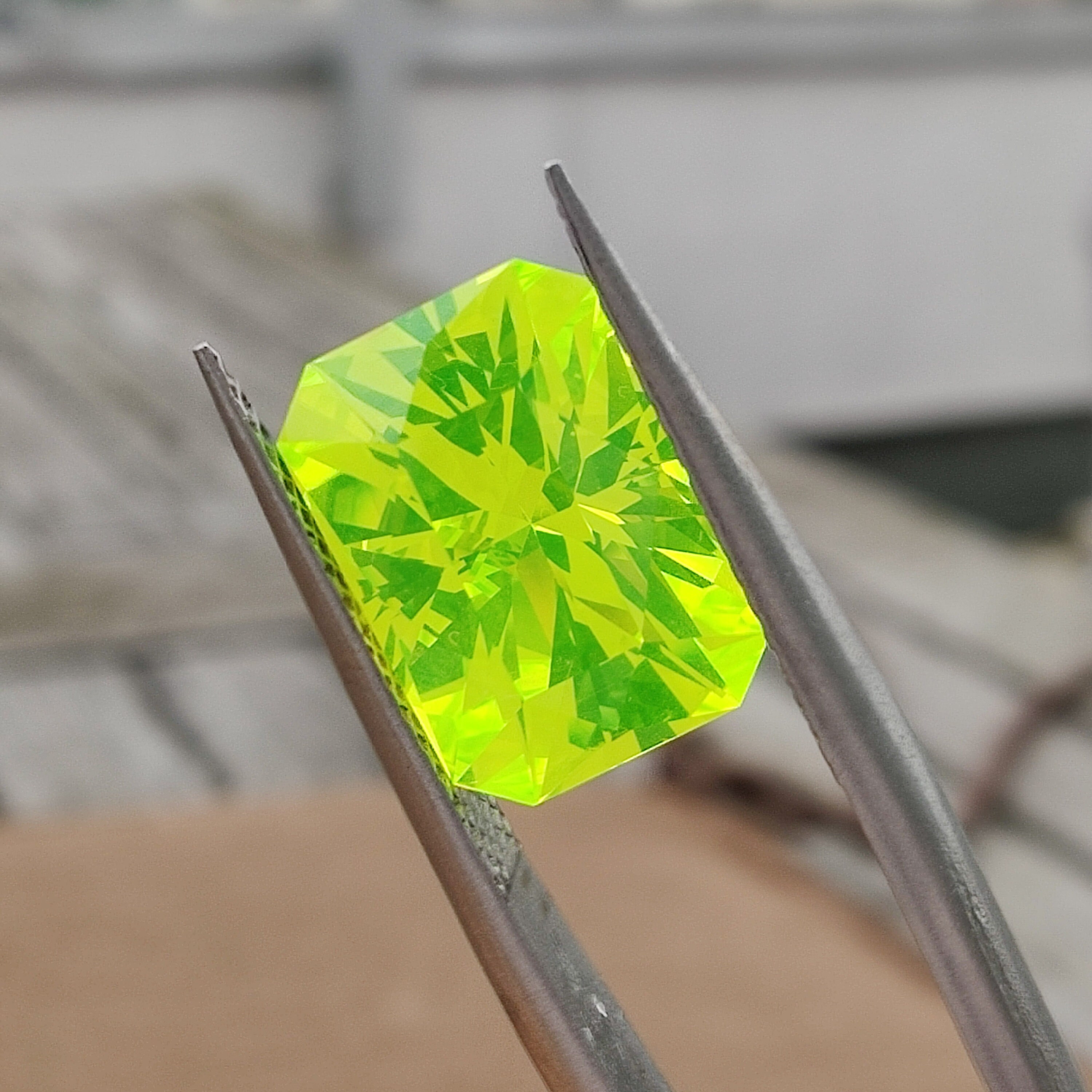 Luag 10,20 Ct Lutetium Aluminum Lab Created Fluorescent Yellow Green Handmade
