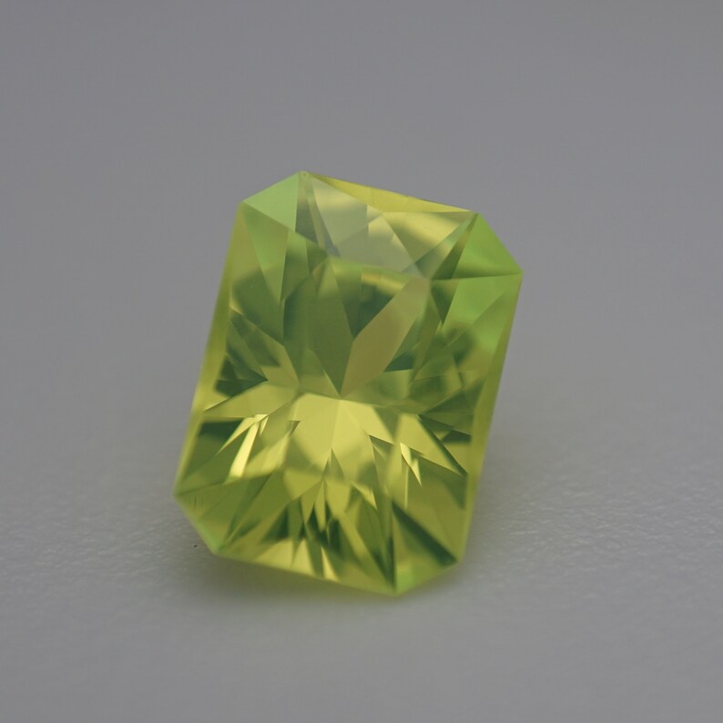Luag 10,20 Ct Lutetium Aluminum Lab Created Fluorescent Yellow Green Handmade