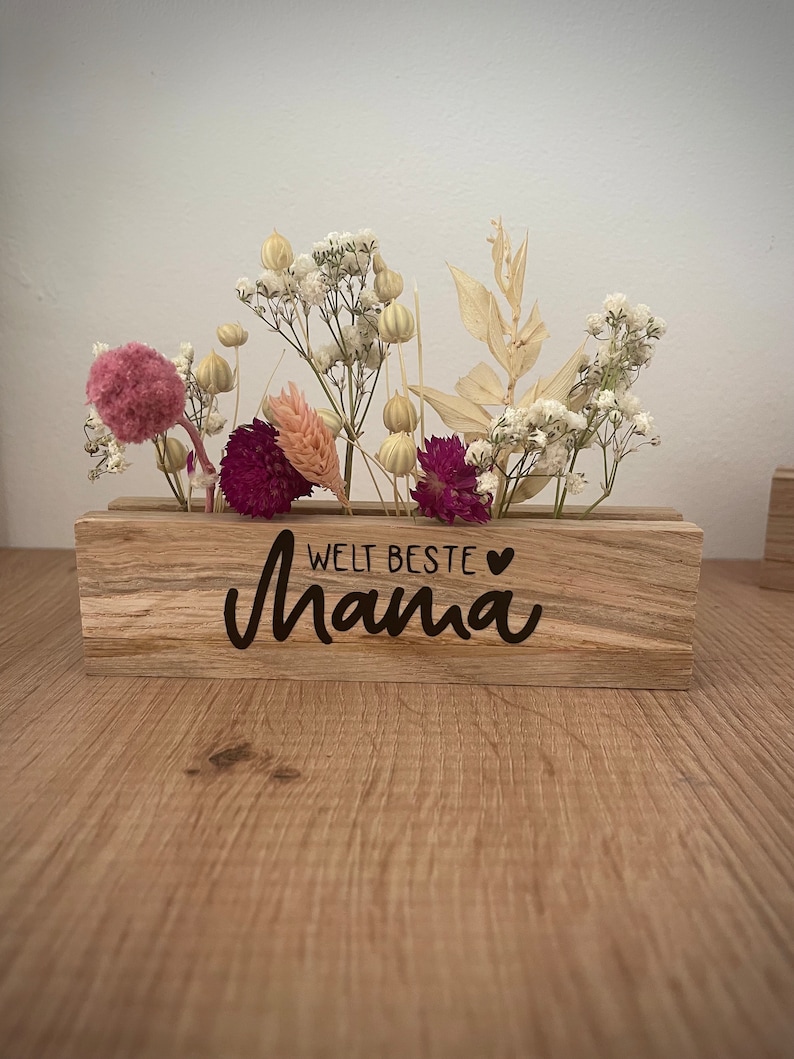 Trockenblumendeko/Muttertag/ Blumenleiste klein/ Kleines Geschenk/ Schriftzug/ Trockenblumenboard/ Holzdeko/ Mama Bild 8