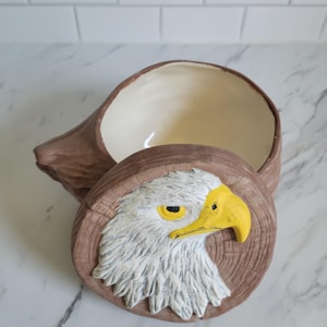 Vintage Ceramic Bald Eagle Trinket Box with Lid | Rustic Wood-Look Wildlife Jewelry Dish | Eagle Head Ceramic Jar