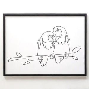 Pode incluir: Um desenho a preto e branco de duas rolinhas empoleiradas num ramo. As aves são desenhadas numa linha contínua, criando um design simples e elegante.