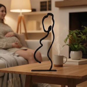 Schwangere Frau – Minimalistische Dekoration im Linienkunst-Stil – Hergestellt in Frankreich – Umweltfreundlich – Geschenkidee für Schwangere – Für werdende Mütter