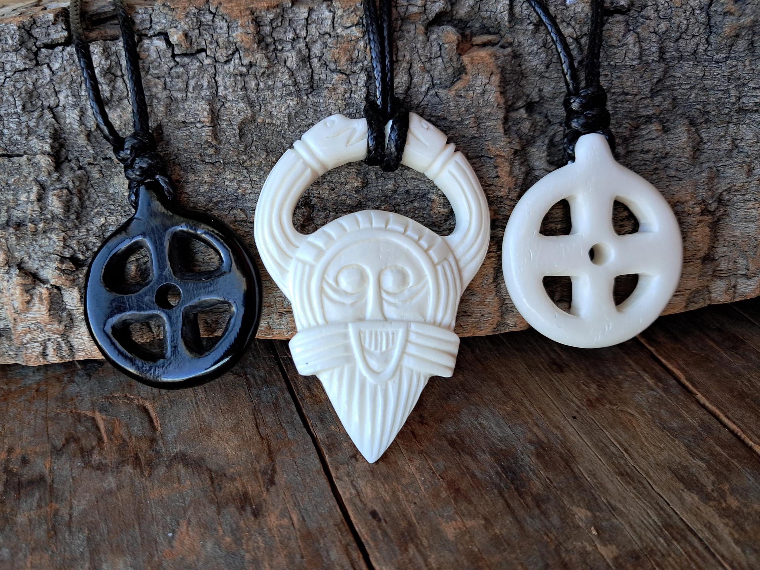Odin Mask Necklace – Norse Amulet of the Allfather in Ritual Helmet with Ravens | Keeper of Wisdom Featuring Ansuz Rune for Divine Guidance