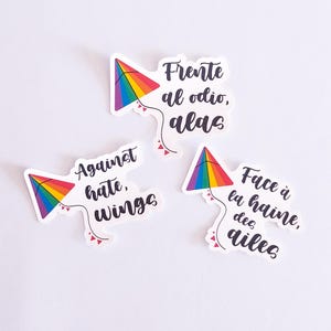 "Im Angesicht des Hasses, Flügel" Aufkleber | LGBTIQ+ Pride Regenbogen Drachen