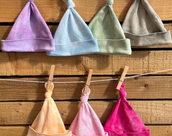 Tie Dye Babymütze - Handgefärbte Mütze für Neugeborene