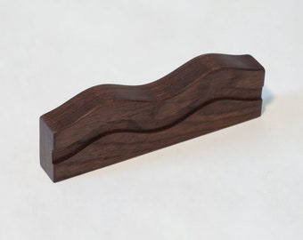 Petit manche ondulé en bois, milieu du siècle moderne, bois de noyer, 70', poignées design, bois dur
