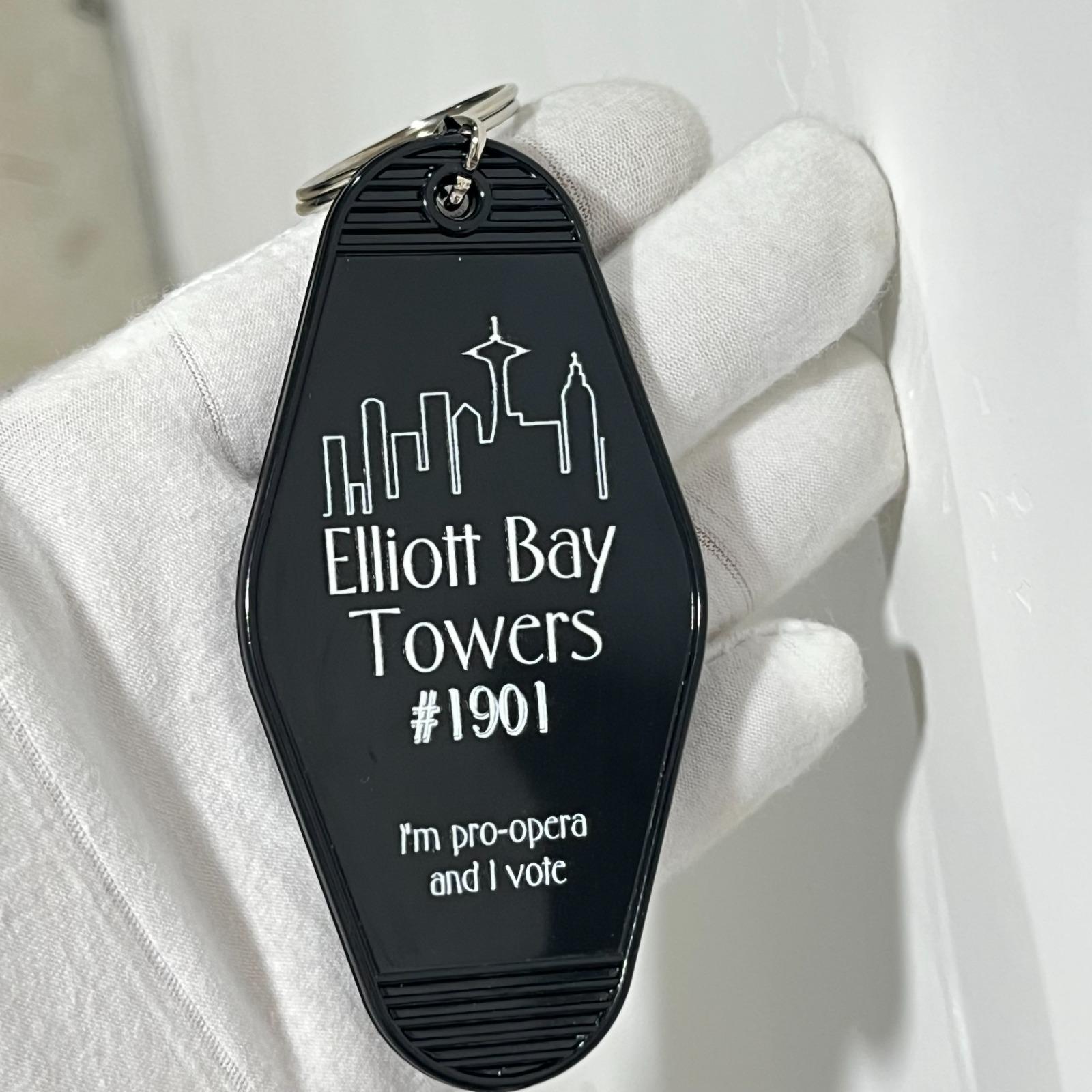 Motel Keychain - Frasier, Seattle, Niles, Daphne, Roz, Marty