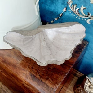 She Sells. - Vintage ceramic clam shell