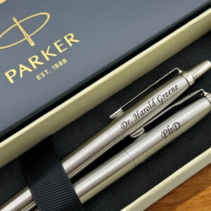 Stylo à bille Parker personnalisé, stylo de remise des diplômes personnalisé, cadeau de remise de diplôme universitaire, cadeau de remise de diplôme gravé pour elle et lui