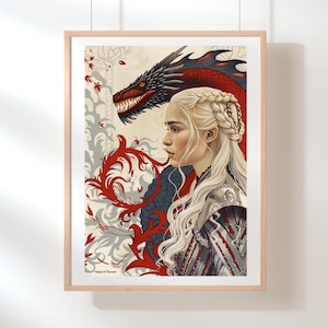 Puede incluir: Una ilustración digital de Daenerys Targaryen, un personaje de la serie Game of Thrones, con un dragón rojo detrás de ella. Tiene el pelo largo y blanco y lleva una armadura plateada y roja. El fondo es un patrón floral blanco y gris.