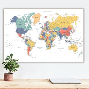 Zeer gedetailleerde afdrukbare wereldkaart in zachte zomerkleuren - kaart met landen en steden voor muurkunstposter, afgedrukt (digitale download)
