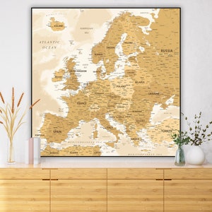 Carte imprimable de l'Europe en or beige | Carte détaillée de l'Europe | Grande carte d'art mural de l'Europe pour posters, papiers peints, impressions | Carte du voyage en cadeau de mariage