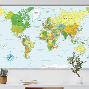 Póster con mapa político del mundo: países y ciudades a color, mapa decorativo educativo para la pared (descarga digital).