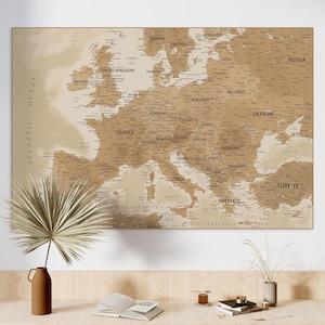 Detaillierte Europa Karte - Printable beige braun Karte von Europa | Digitale neutrale Farben Kunstkarte Europa für Poster, Tapeten, Drucke