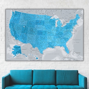 Póster de mapa digital de EE. UU.: mapa azul grisáceo de América, mapa topográfico de EE. UU., impresión detallada de mapa de Estados Unidos, arte mural imprimible para el hogar y el aula.