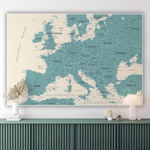 Politische Landkarte Europa - Druckbare große Europa Karte Poster blau beige Farben mit Ländern, Städten und Hauptstädten digitaler Download.