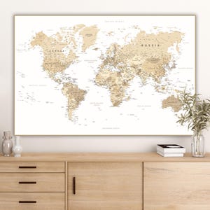Afdrukbare wereldkaartposter – neutraal beige digitale download | Minimalistische Scandinavische muurkunst | Grote kaart voor kunst aan de muur, posters en behang