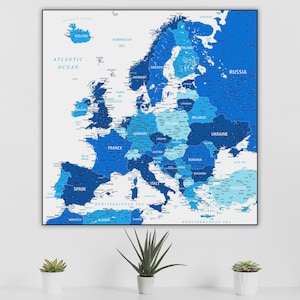 Mapa político digital azul marino de Europa para imprimir y descargar. Mapa de países europeos, póster con mapa europeo muy detallado, mapa de viaje.