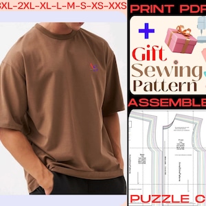Puede incluir: Una camiseta marr&oacute;n con un peque&ntilde;o logotipo en el pecho izquierdo. La camiseta est&aacute; siendo modelada por una persona. La imagen tambi&eacute;n incluye un patr&oacute;n de costura para una camiseta con el texto "Gift Sewing Pattern" y "Assemble".