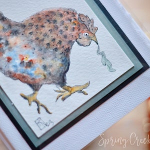 Quirky Chicken Cards, originale acquerello, non stampato, 5x7, biglietto d'auguri vuoto con bordo frastagliato, per tutte le occasioni, gallo dipinto a mano e incorniciabile.