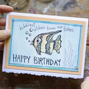 Tarjeta de cumpleaños con diseño de pez caprichoso, original, acuarela, en blanco, 5 x 7, tarjeta de felicitación náutica, enmarcable, arte pequeño.
