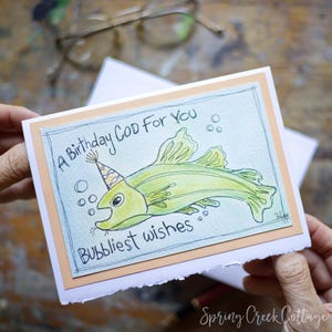 Tarjeta de cumpleaños para él, tarjeta de cumpleaños caprichosa de bacalao, tarjeta de felicitación náutica original en acuarela en blanco de 5 x 7, arte pequeño enmarcable