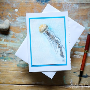 Tarjeta de felicitación original de acuarela de 5x7 con bordes desbarbados en blanco para toda ocasión, arte de pared pequeño de medusas costeras enmarcable y pintado a mano.