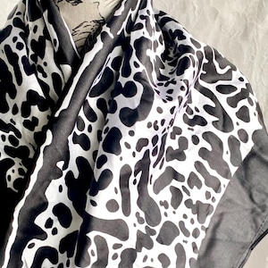 Vintage Black and White Pattern Leopard Print Scarf