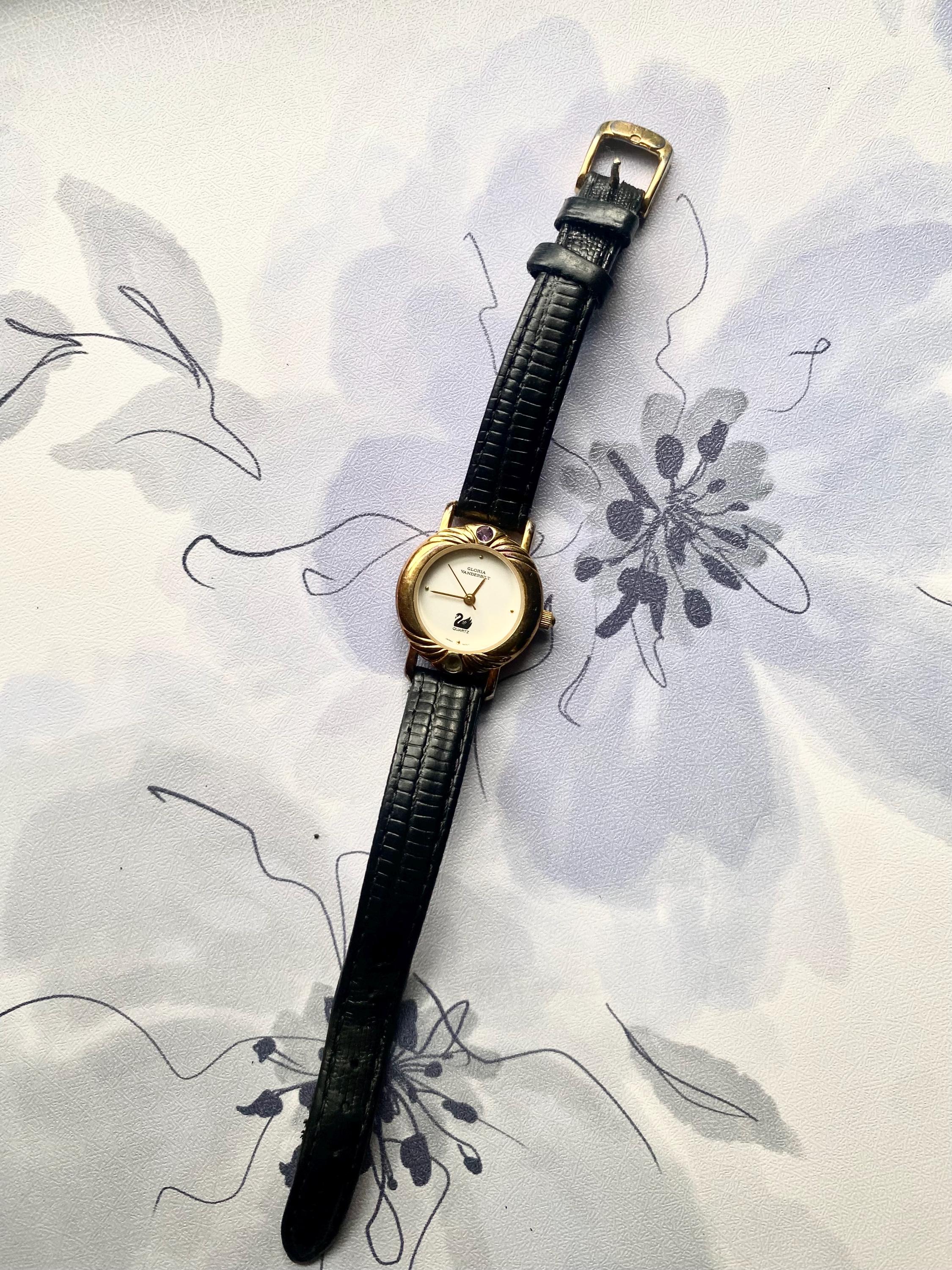 Vintage Gloria Vanderbilt MCM Black Band Classic Wrist Watch  display picture 3