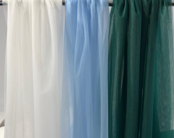 Tissu tulle vendu au mètre couleur : blanc, bleu, vert dimensions 1 m sur 3 mètres de large