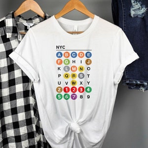 NYC Subway Themed Erwachsenen-T-Shirt - Alphabet & Zahlen-T-Shirt für Lehrer, New York City Train Design, Unisex-T-Shirt für Erzieher