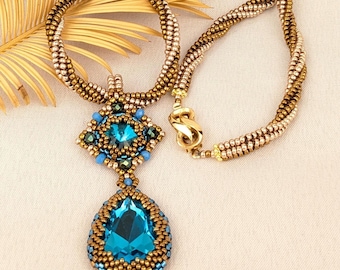 Collier pendentif baroque en cristal bleu : bijoux tendance or et bronze d'inspiration vintage