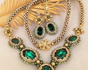 Ensemble collier et boucles d'oreilles régence émeraude : bijoux tendance en perles, bijoux en cristal vert d'inspiration vintage