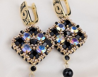 Boucles d'oreilles en mosaïque noire perlées à la main : pendentifs en or avec cristaux noirs, bijoux baroques glamour vintage
