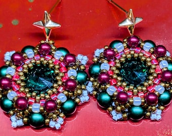 Bijoux festifs faits main : Boucles d'oreilles perlées Merry Glow, Boucles d'oreilles scintillantes des Fêtes, Vert, Rouge, Blanc, Or