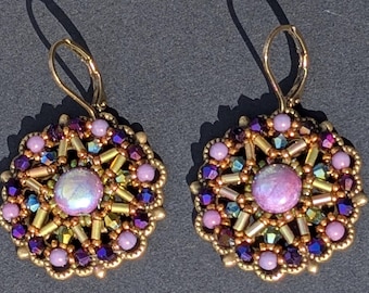 Boucles d'oreilles bohème vintage « Celestine » • Bijoux perlés violet irisé • Boucles d'oreilles pendantes art déco célestes