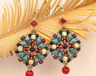 Boucles d'oreilles bohème turquoise et cornaline : Inspiré d'un masque vénitien, connecteurs plaqués or avec CZ