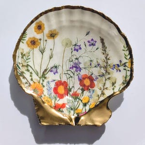 Handmade Seashell Jewelry Dish: Pressed Flower Trinket Tray, Coastal Decor