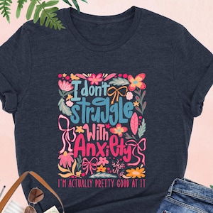 Funny Anxiety Shirt for Women, I Don’t Struggle with Anxiety Tee, Mental Health Awareness Floral Graphic T-Shirt, Cute Self Care Gift