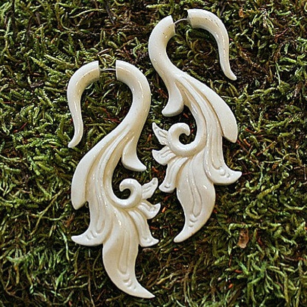 MAERIL - Handcarved Organic Bone Earrings