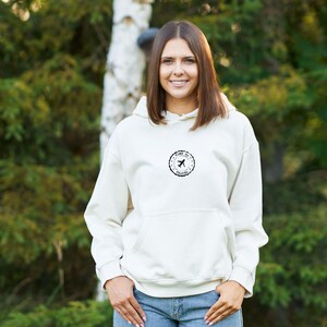Reisezeit Stempel Hoodie, Reise Geschenk, Reise Shirt, Urlaub Shirt, Reise Liebhaber, Weltkarte Shirt, Flugzeugmodus Shirt, Abenteuer T-Shirt