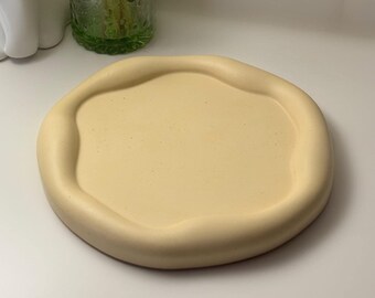 Irregular Round Cloud Tray in Cream, Jewelry Tray, Trinket Tray, Candle Holder, Jesmonite Tray, Irregular Shape, Decorative Tray