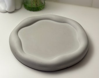 Irregular Round Cloud Tray in Concrete, Jewelry Tray, Trinket Tray, Candle Holder, Jesmonite, Irregular Shape, Decorative Tray, Handmade