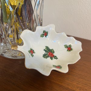 Vintage Lefton Holly Leaf Dish // 2451 // Holiday Christmas Candy Nut Trinket Bowl