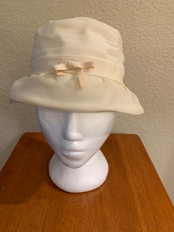 Vintage 1960's Cream Ladies Bucket Hat