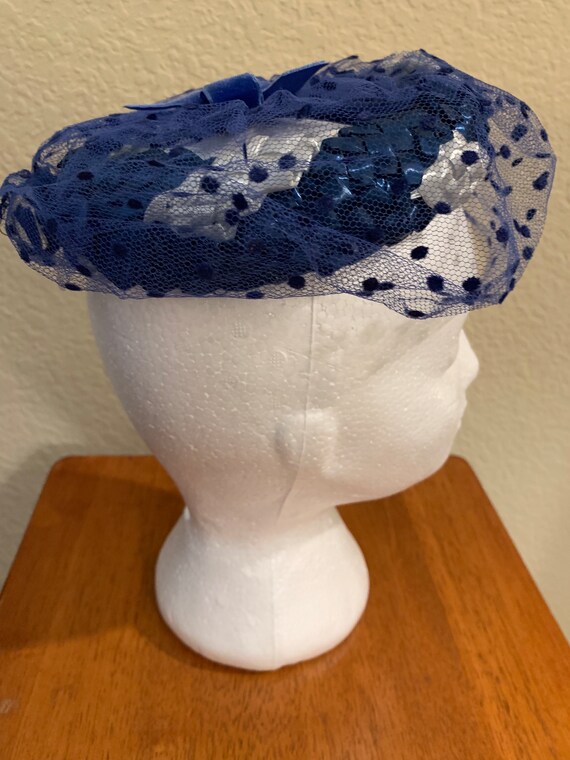 1950’s Vintage Blue Straw Hat with Veil - image 4