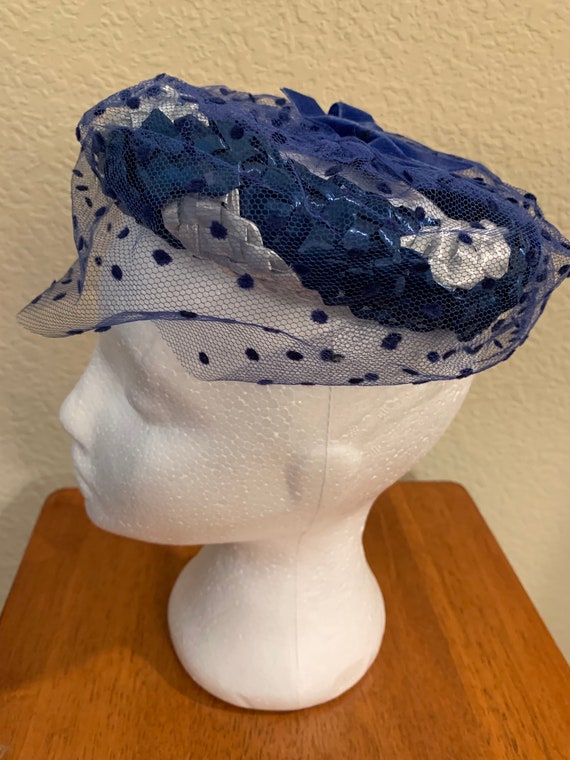 1950’s Vintage Blue Straw Hat with Veil - image 2