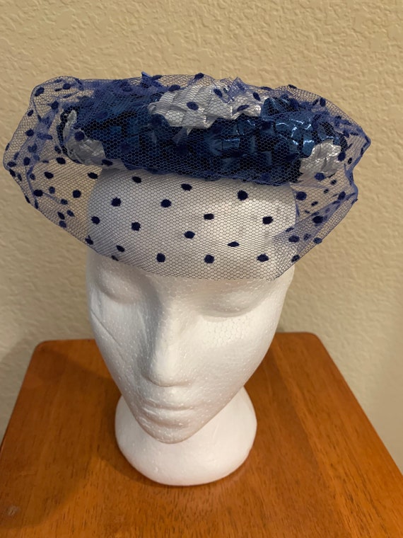 1950’s Vintage Blue Straw Hat with Veil - image 1