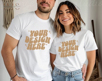 Mockup de Casal com Camiseta Gildan 64000, Mockup de Marido e Mulher, Mockup de Camiseta de Casal, Mockups de Modelos de Casal, Mockup de Casal com Camiseta Branca Gildan, Gildan 64000