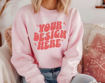Valentines 18000 lichtroze truimodel, Gildan-mockup met ronde hals, 18000 Gildan-mockups, modern sweatshirtmodel, Valentines Gildan 18000